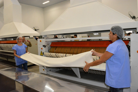 Santa Casa de Presidente Prudente inaugura  central de processamento de roupas