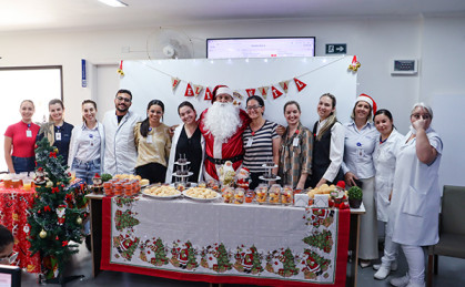 Visita especial do Papai Noel à Pediatria