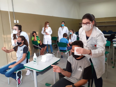 Projeto de acuidade visual encaminha estudantes da rede pública para consultas oftalmológicas em Banco de Olhos