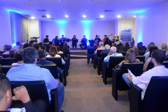Santa Casa de Presidente Prudente homenageia funcionários com apresentação de orquestra