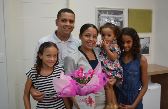 Daniele aos 27 anos é mãe de três meninas!