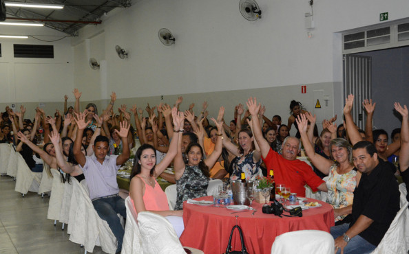 Festa de Natal reúne centenas de funcionários