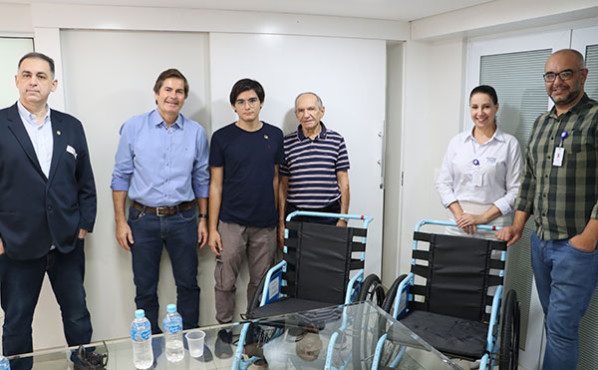 Rotary Club faz doação de cadeiras de rodas