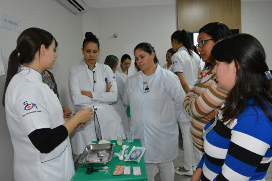 Equipe de enfermagem participa de workshop sobre administração de medicamentos